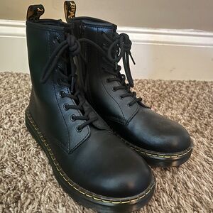 NWOT Dr. Martens high top boots. In perfect condition.